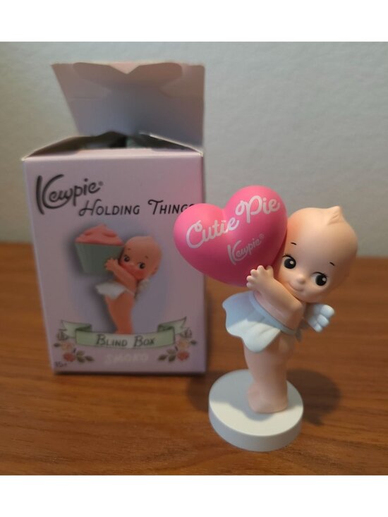 Kewpie Other - Smoko x Kewpie Holding Things KEWPIE HOLDS A HEART 3" Figure - OPEN BOX NEW